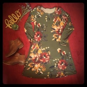 Sweet Pea soft floral dress with pockets! Size M